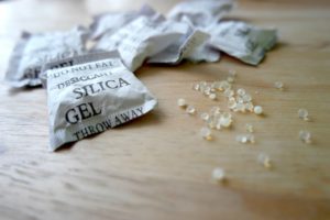 silica gel packets and contents shown